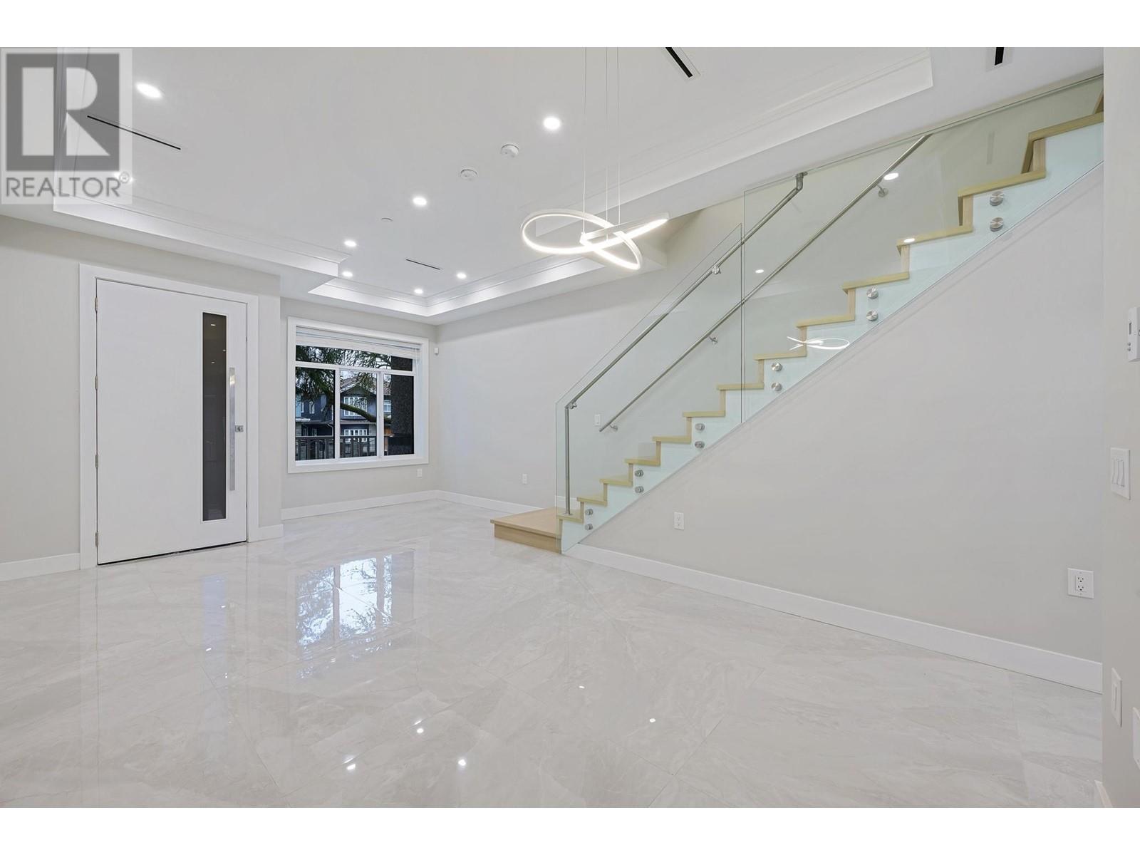 2216 E 38th Avenue, Vancouver, British Columbia  V5P 1H1 - Photo 4 - R2968894