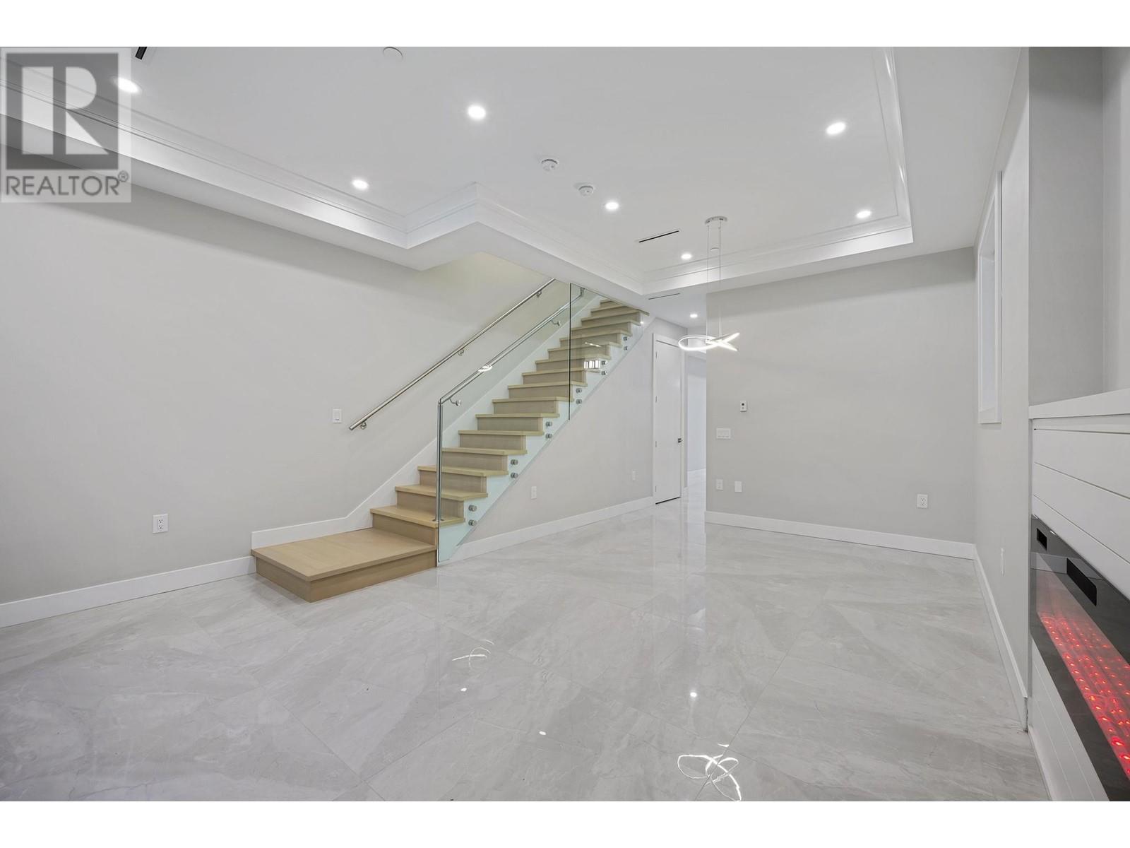 2216 E 38th Avenue, Vancouver, British Columbia  V5P 1H1 - Photo 6 - R2968894