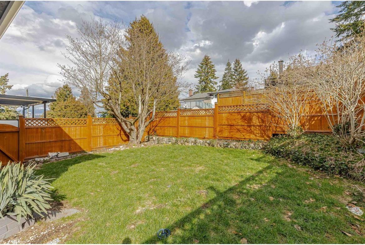 LOWER LEVEL-9660 REGENT PLACE, surrey, British Columbia