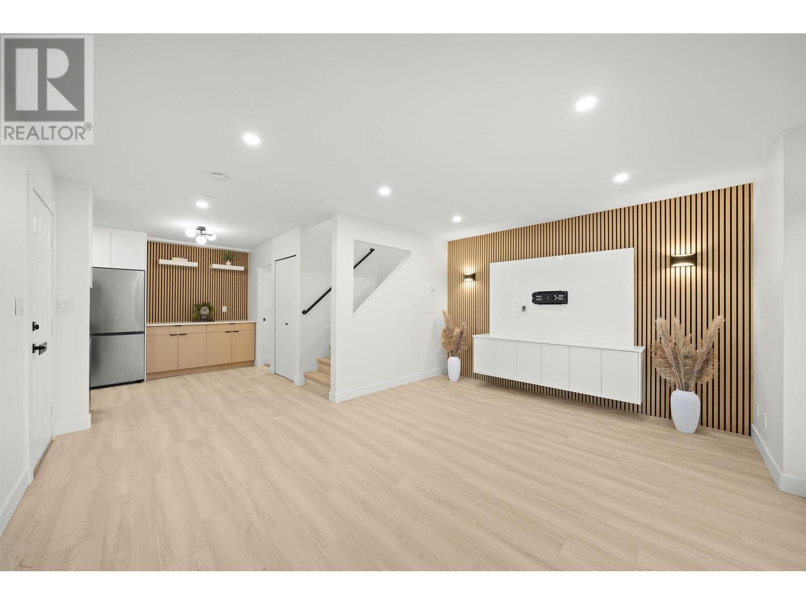 970 Howie Avenue, Coquitlam, British Columbia  V3J 1T3 - Photo 2 - R2982392