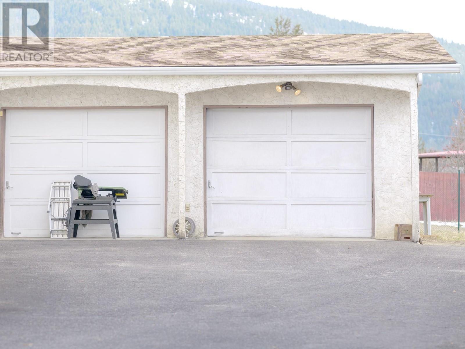 Property at 5715 Richards Crescent image 3