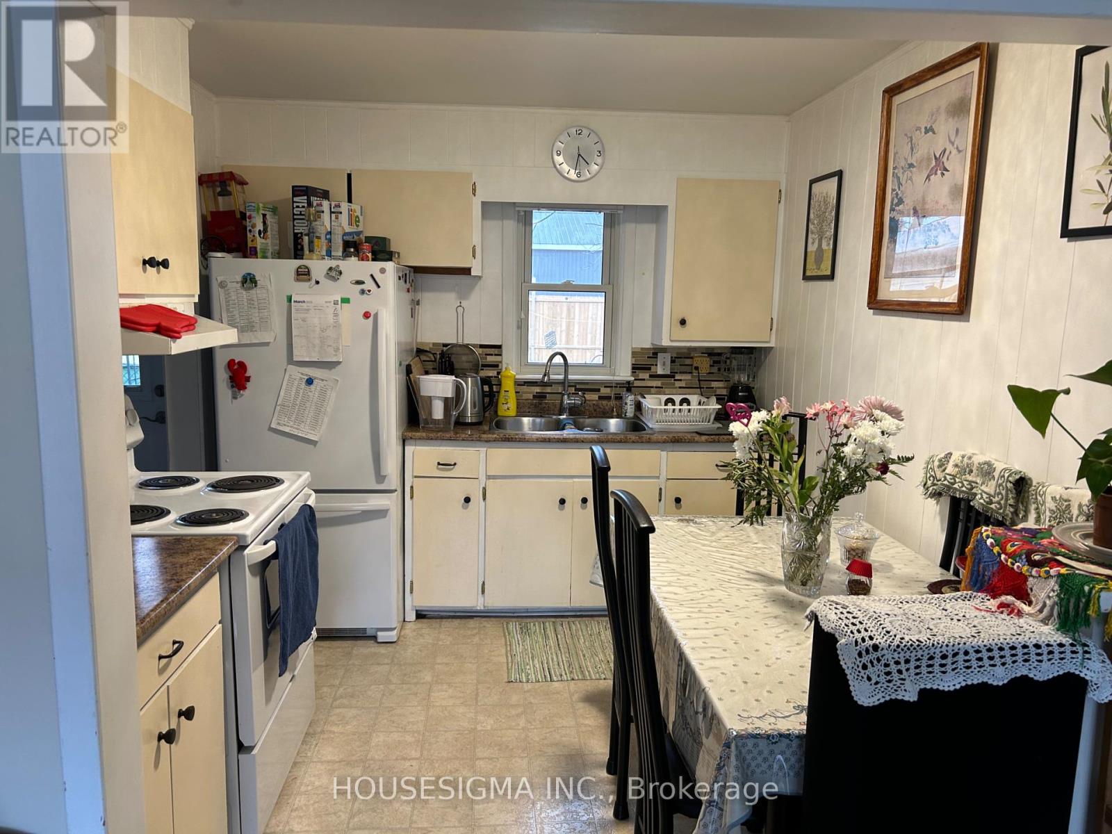 298 Lorne Avenue, Chatham-Kent (Chatham, Ontario  N8A 3Z2 - Photo 4 - X12049750