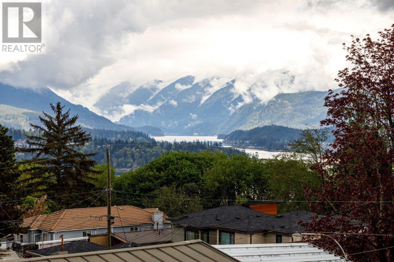 26 N Stratford Avenue, Burnaby, British Columbia  V5B 1K9 - Photo 34 - R2978820