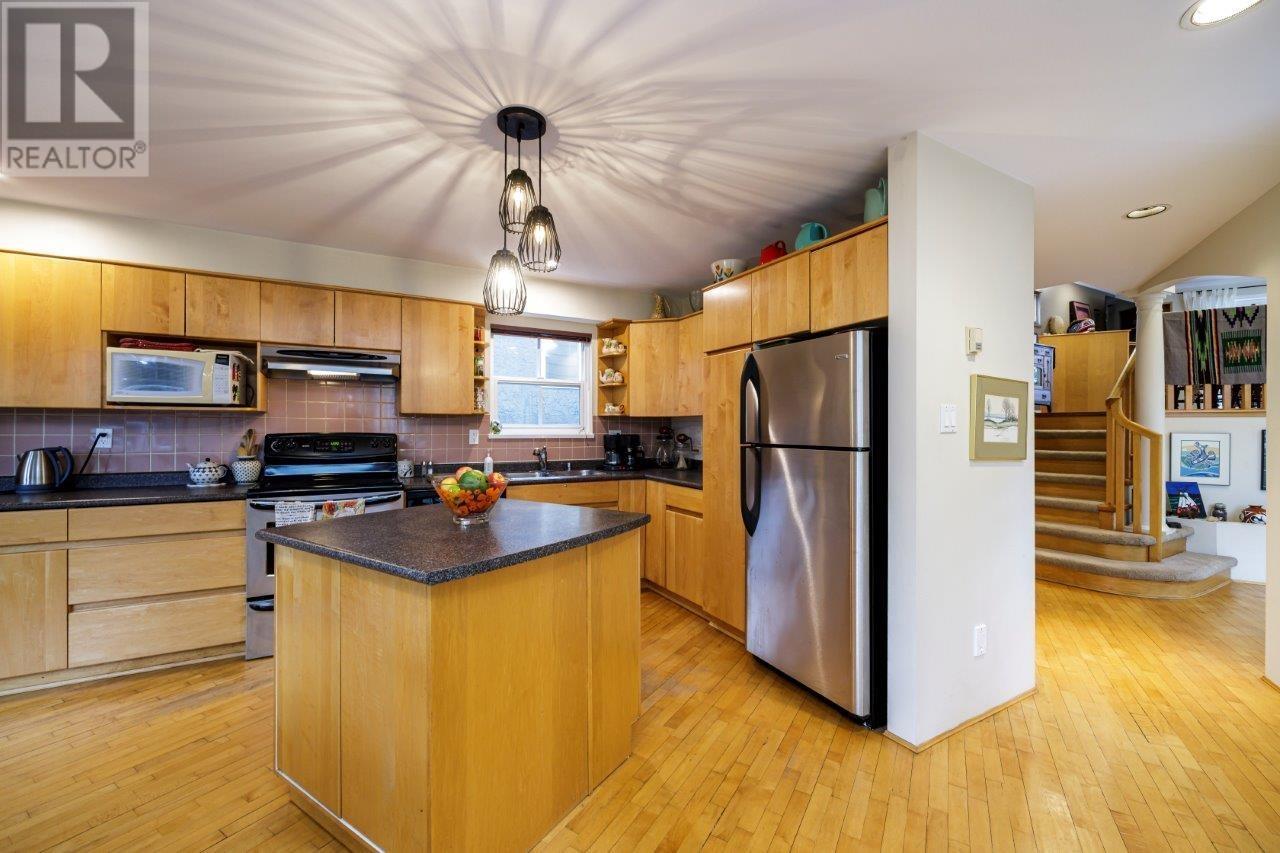 26 N Stratford Avenue, Burnaby, British Columbia  V5B 1K9 - Photo 5 - R2978820