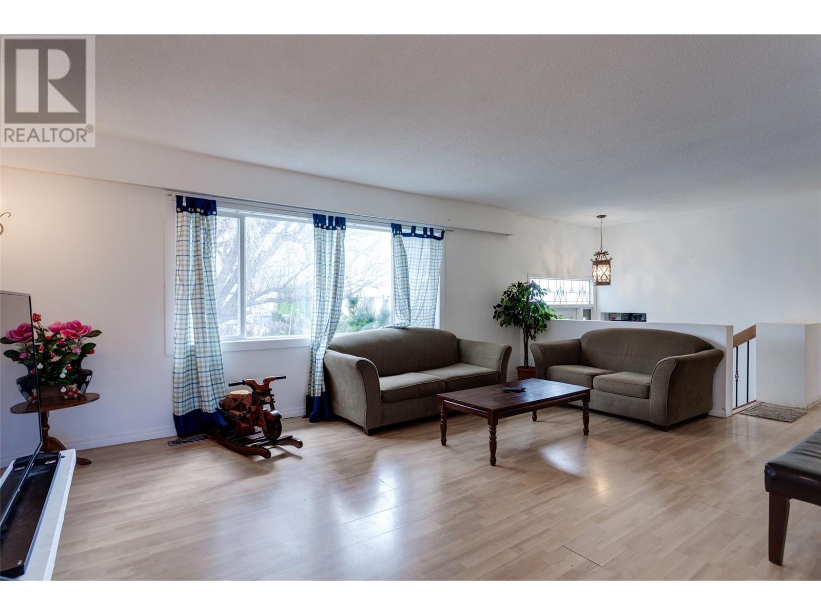 Property at 570 Hollydell Road image 4