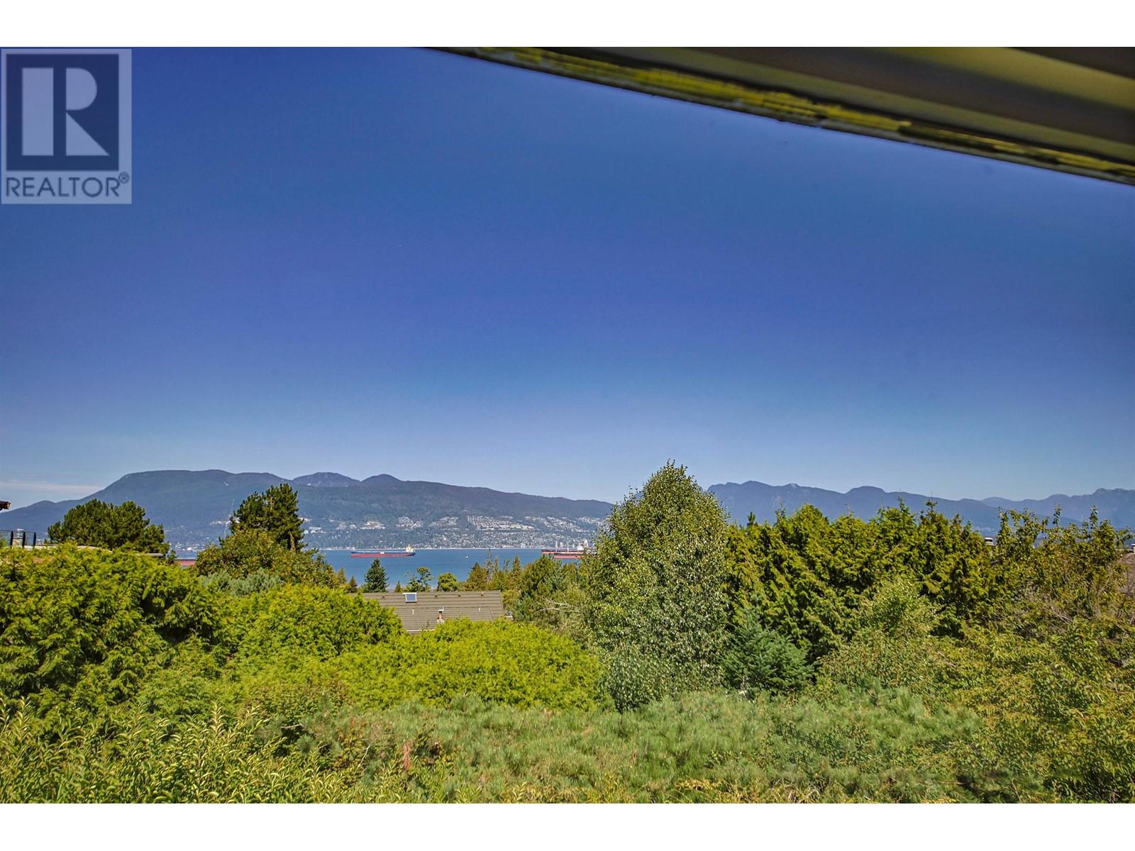 Property at 1870 SASAMAT STREET image 2
