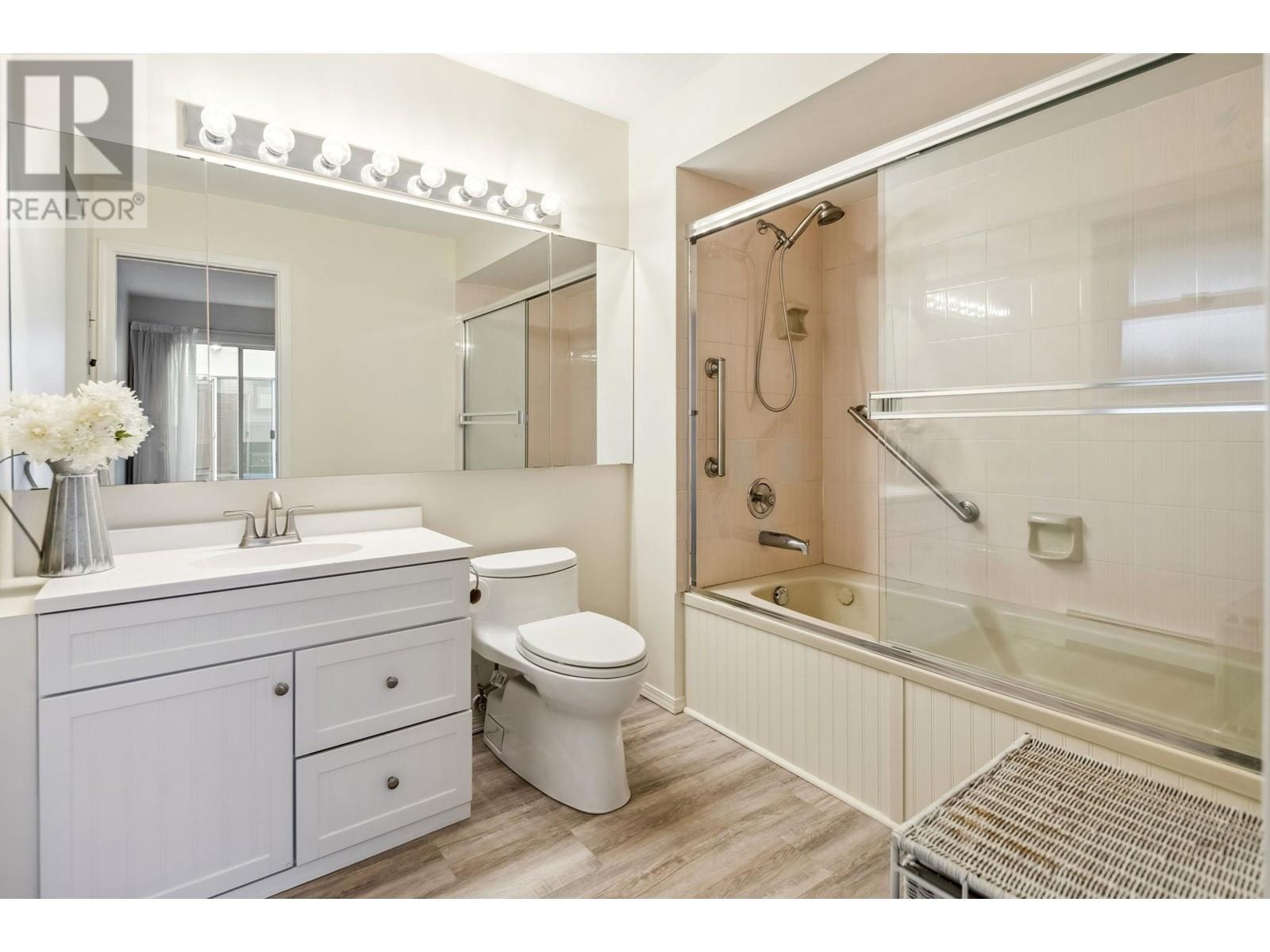 Listing Picture 22 of 35 : 1195 W 59 AVENUE, Vancouver / 溫哥華 - 魯藝地產 Yvonne Lu Group - MLS Medallion Club Member