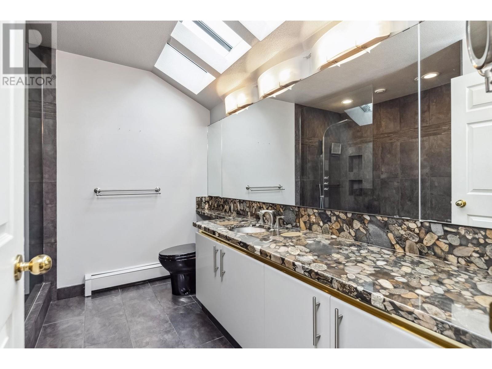 Listing Picture 34 of 35 : 1195 W 59 AVENUE, Vancouver / 溫哥華 - 魯藝地產 Yvonne Lu Group - MLS Medallion Club Member