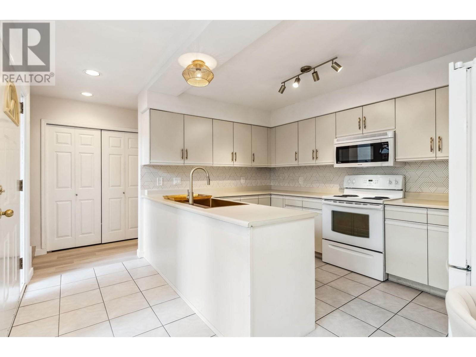 Listing Picture 27 of 35 : 1195 W 59 AVENUE, Vancouver / 溫哥華 - 魯藝地產 Yvonne Lu Group - MLS Medallion Club Member