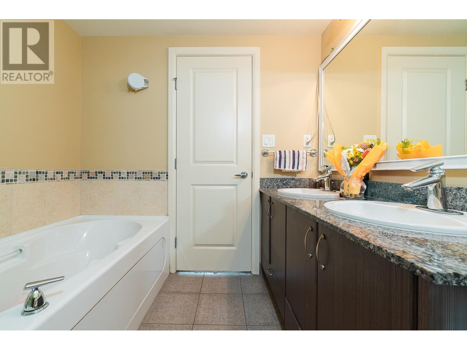 2201 898 Carnarvon Street, New Westminster, British Columbia  V3M 0C3 - Photo 15 - R2981896