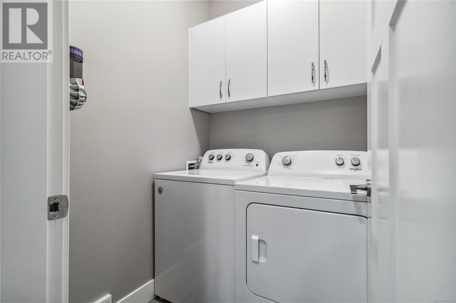 Property at 2284 Mountain Heights Dr image 2