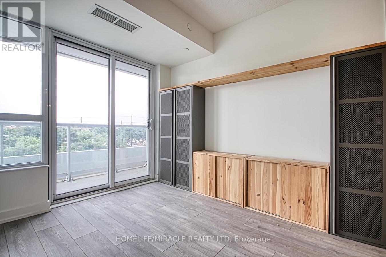 Property at 402 - 10 WILBY CRESCENT image 3