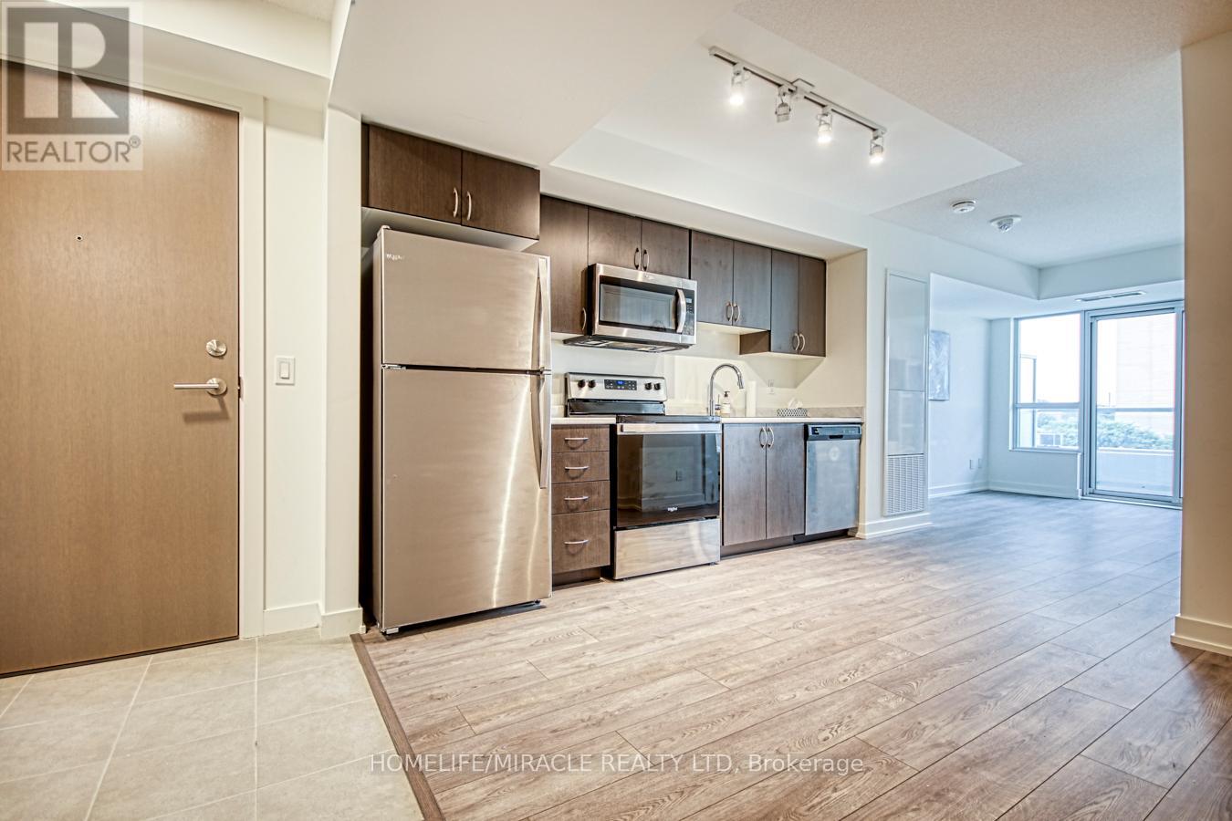 402 - 10 Wilby Crescent, Toronto, Ontario  M9N 1E6 - Photo 6 - W12036382