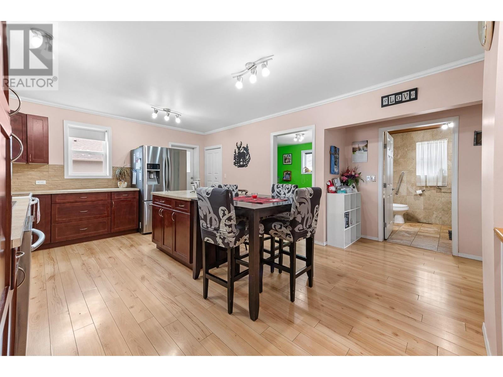 Property at 994 ROCKCLIFFE Road image 5