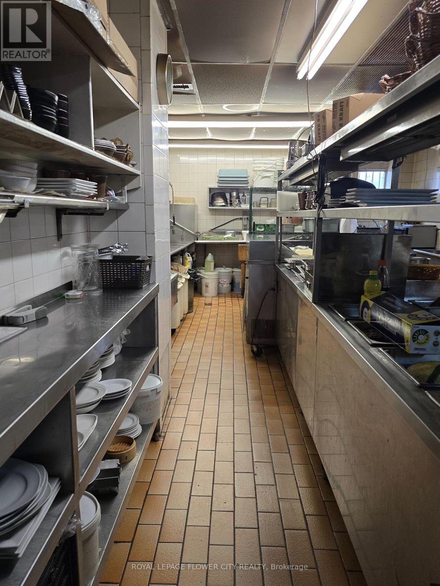 380 Lakeshore Road, Mississauga, Ontario  L5G 1H5 - Photo 7 - W12049912