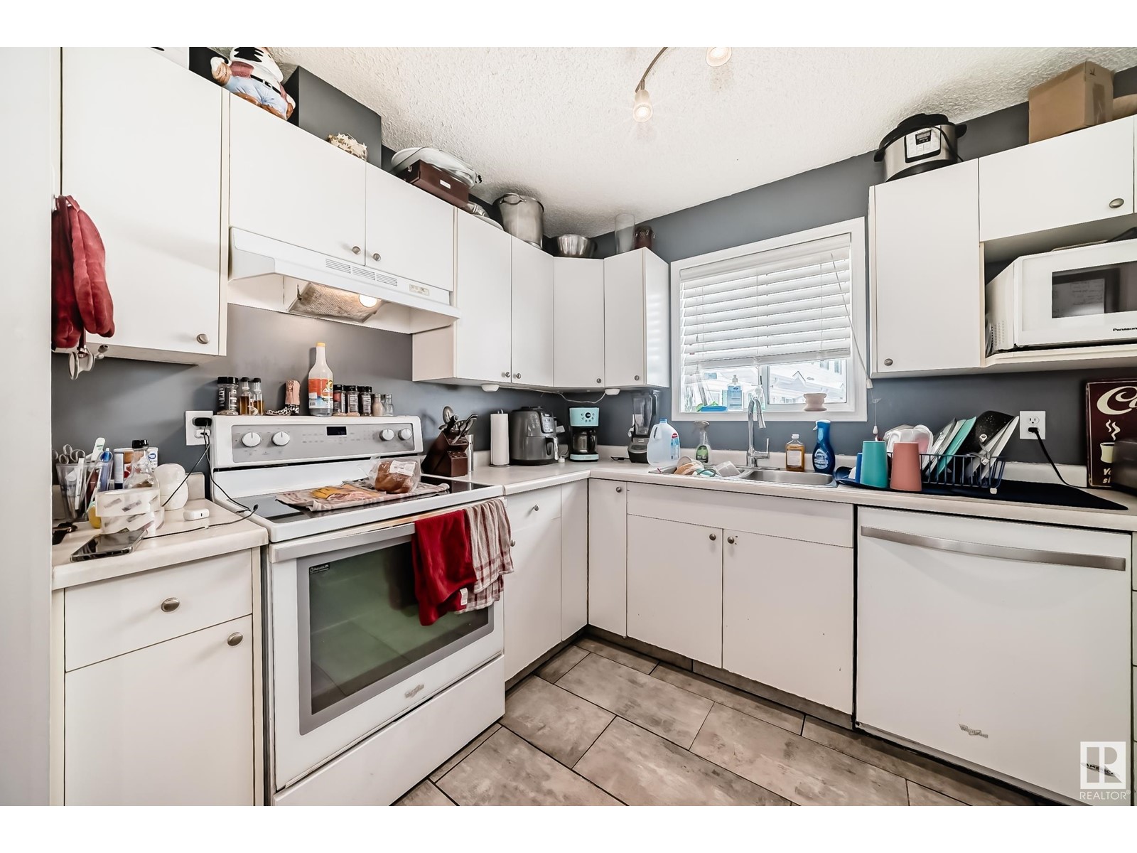 Property at 1608 Millwoods RD NW image 4