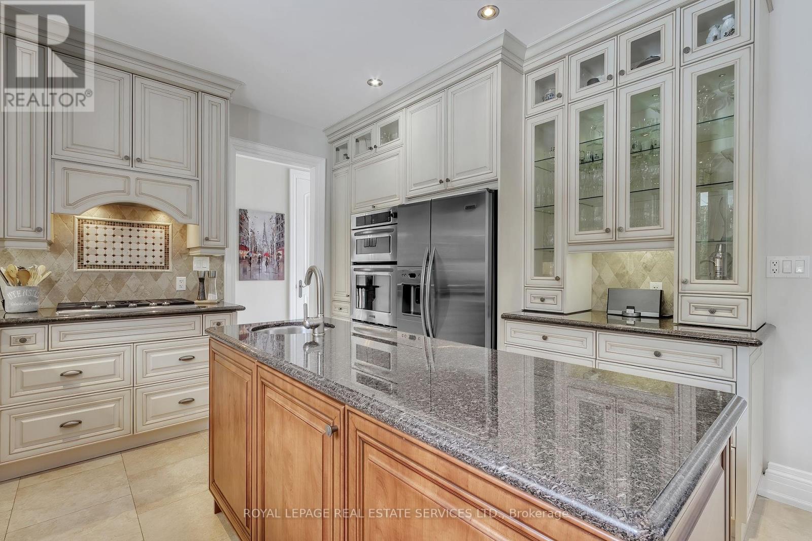 384 Rebecca Street, Oakville (Sw Southwest), Ontario  L6K 1K6 - Photo 12 - W12000768