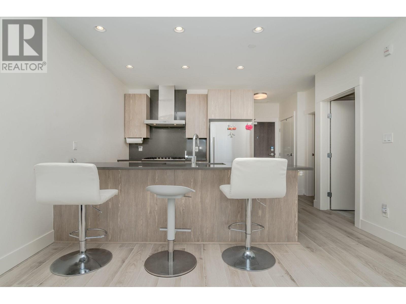 Listing Picture 4 of 15 : 206 10780 NO. 5 ROAD, Richmond / 烈治文 - 魯藝地產 Yvonne Lu Group - MLS Medallion Club Member