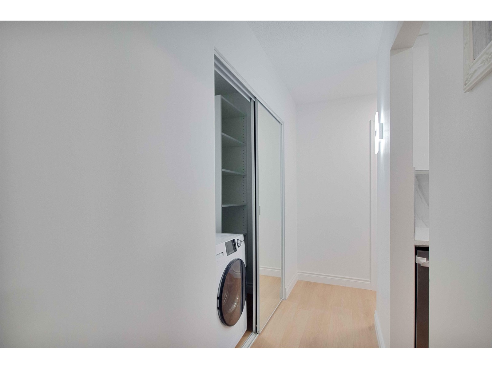 205 1331 Fir Street, White Rock, British Columbia  V4B 4B3 - Photo 10 - R2981872