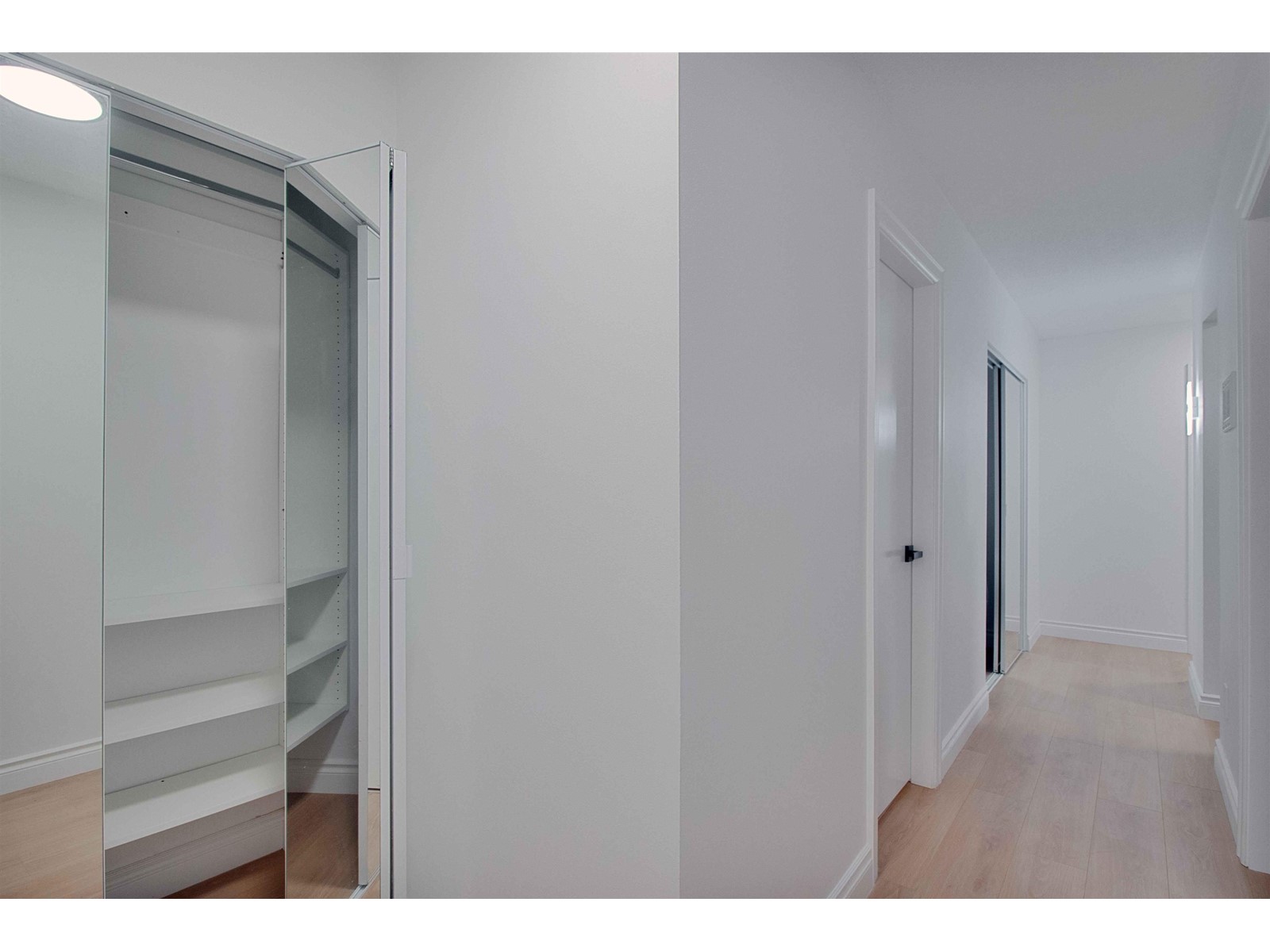 205 1331 Fir Street, White Rock, British Columbia  V4B 4B3 - Photo 6 - R2981872