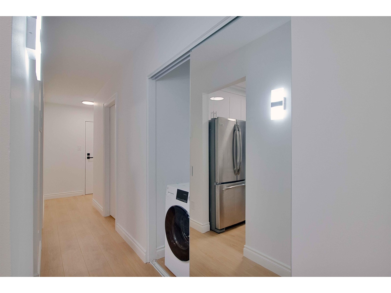 205 1331 Fir Street, White Rock, British Columbia  V4B 4B3 - Photo 5 - R2981872