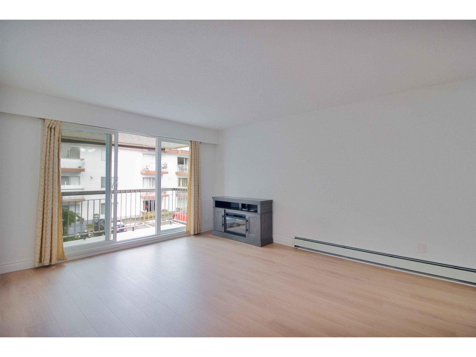 Property at 205 1331 FIR STREET image 3
