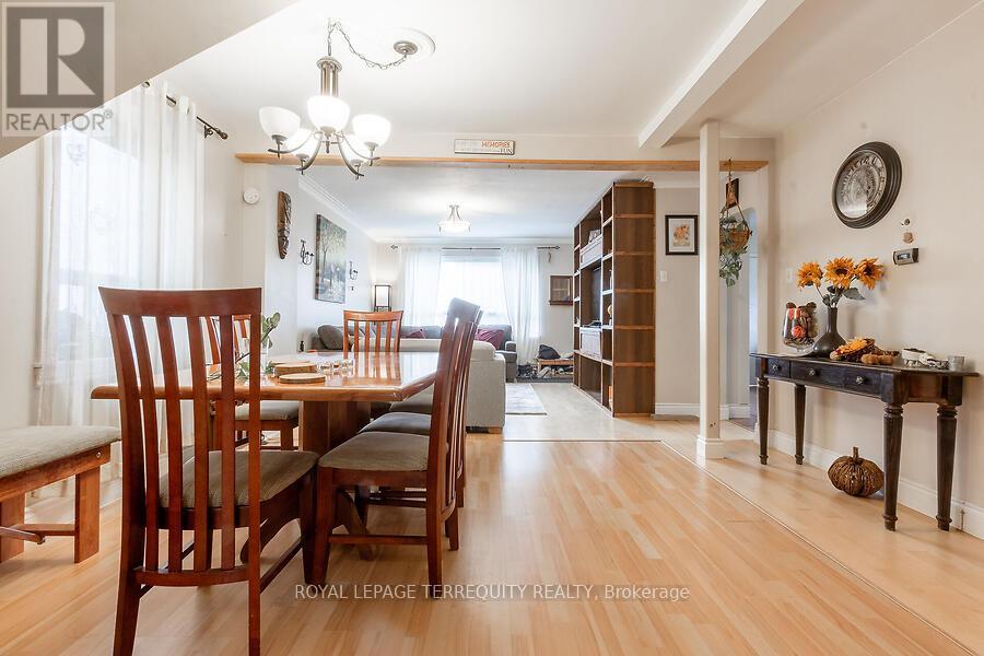 12 Chauncey Avenue, Toronto, Ontario  M8Z 2Z3 - Photo 11 - W12050024