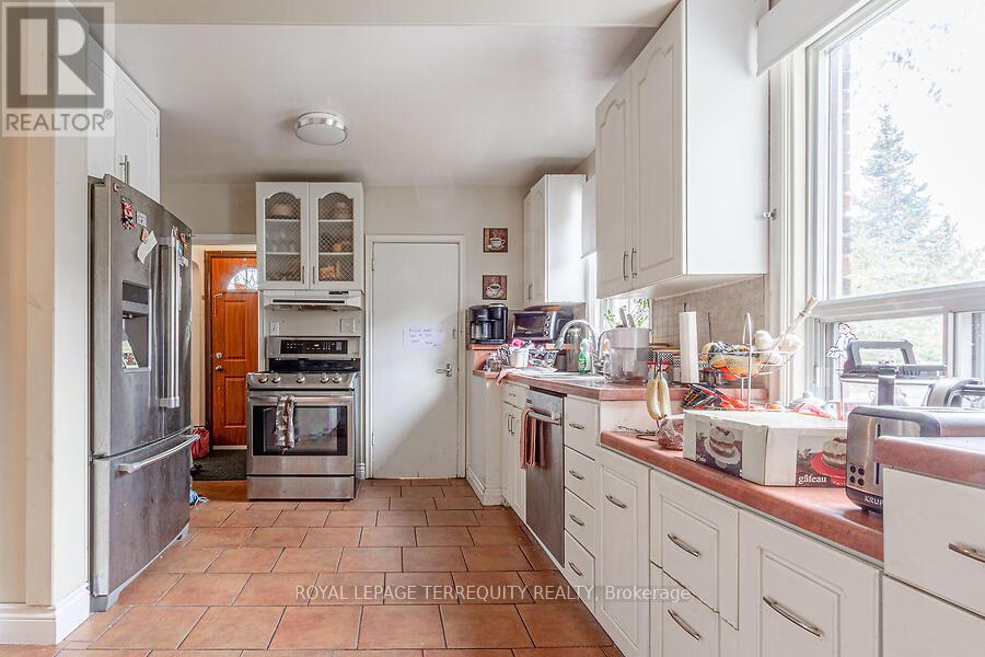 12 Chauncey Avenue, Toronto, Ontario  M8Z 2Z3 - Photo 15 - W12050024