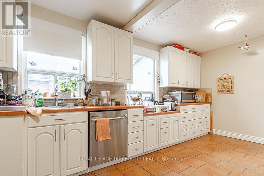 12 Chauncey Avenue, Toronto, Ontario  M8Z 2Z3 - Photo 18 - W12050024
