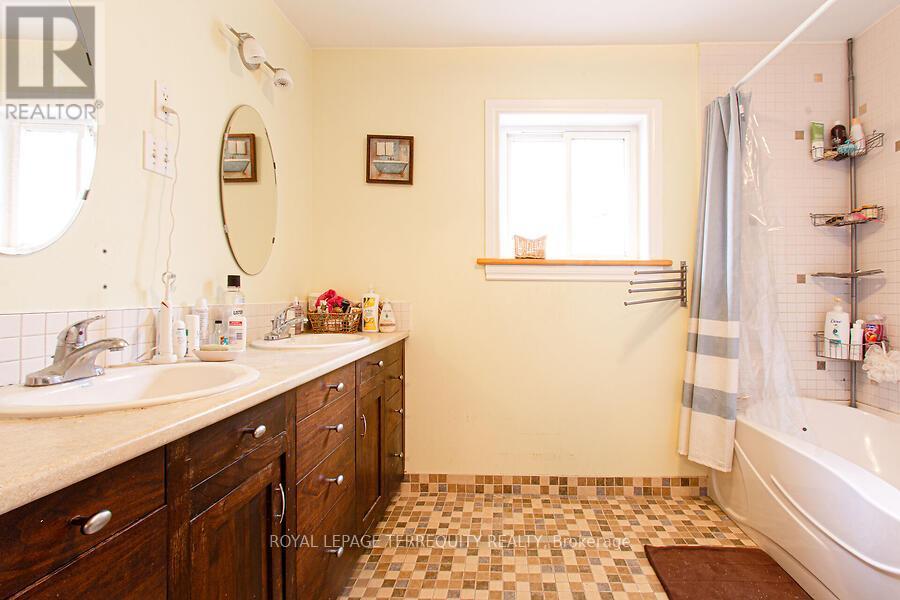 12 Chauncey Avenue, Toronto, Ontario  M8Z 2Z3 - Photo 29 - W12050024