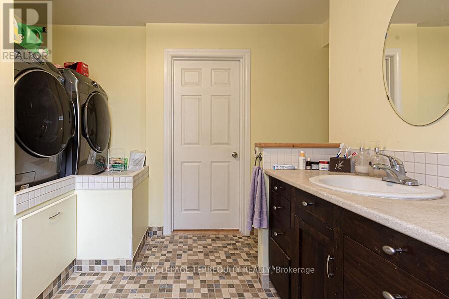 12 Chauncey Avenue, Toronto, Ontario  M8Z 2Z3 - Photo 30 - W12050024