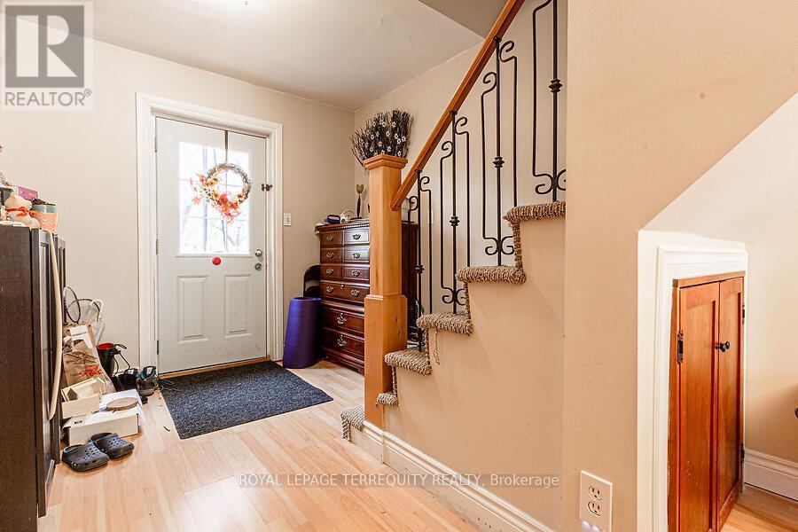 12 Chauncey Avenue, Toronto, Ontario  M8Z 2Z3 - Photo 6 - W12050024