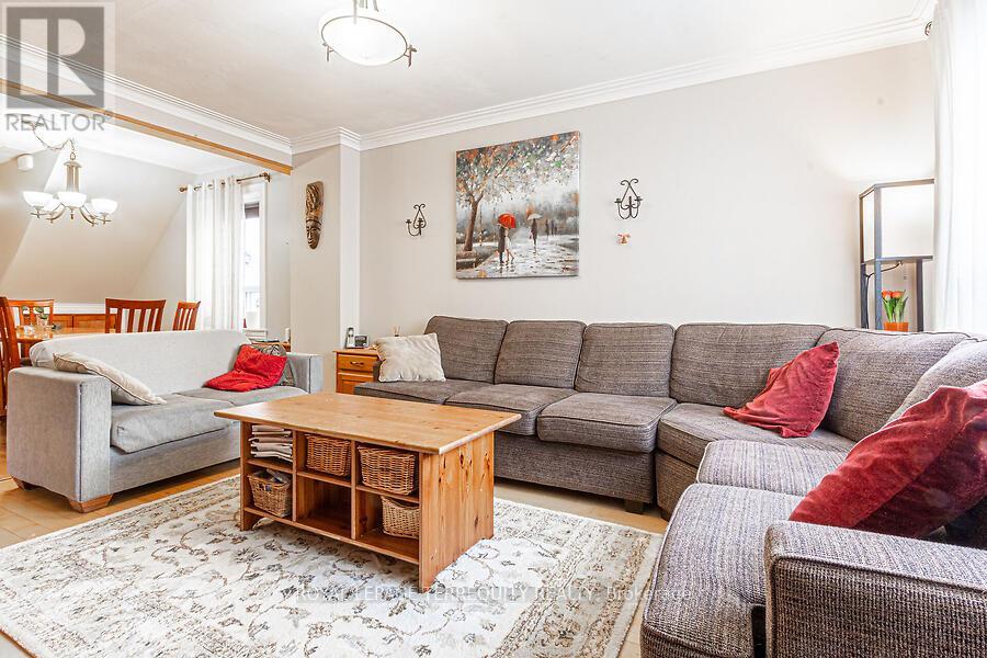 12 Chauncey Avenue, Toronto, Ontario  M8Z 2Z3 - Photo 8 - W12050024