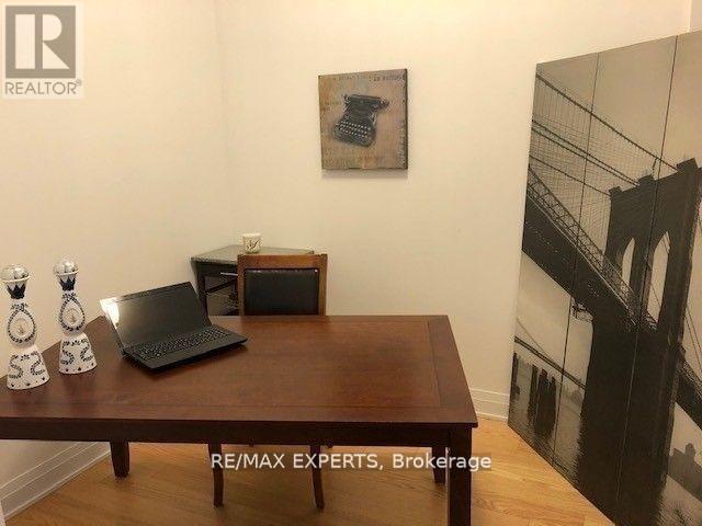 302 - 530 St Clair Avenue W, Toronto, Ontario  M6C 0A2 - Photo 16 - C12050040