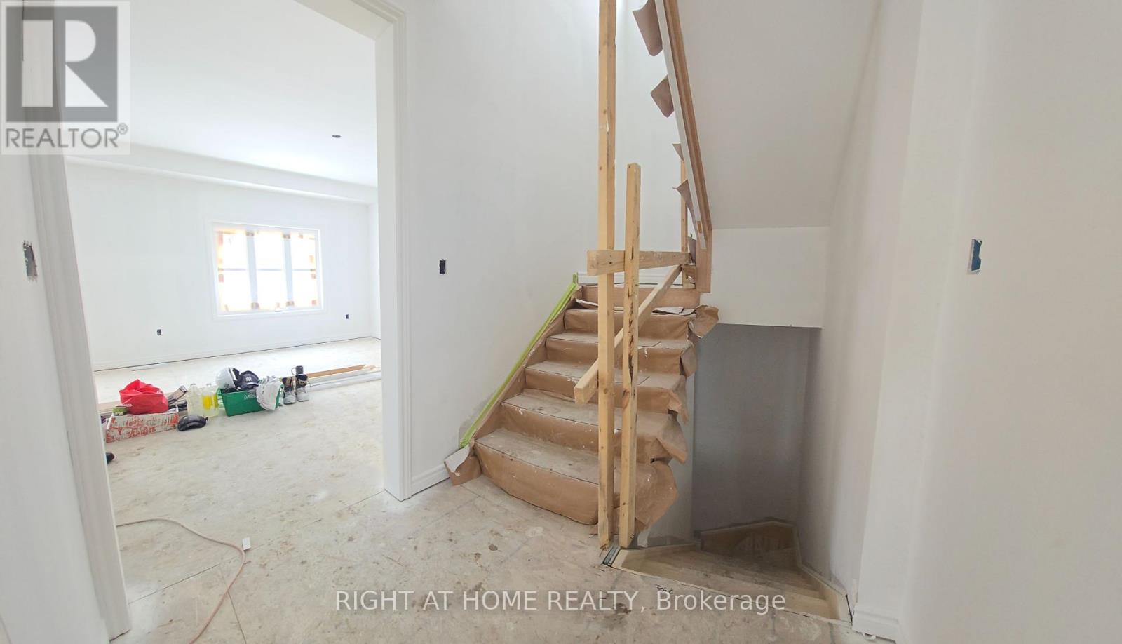 16 Ravenscraig Place, Innisfil, Ontario  L0L 1L0 - Photo 8 - N12050042