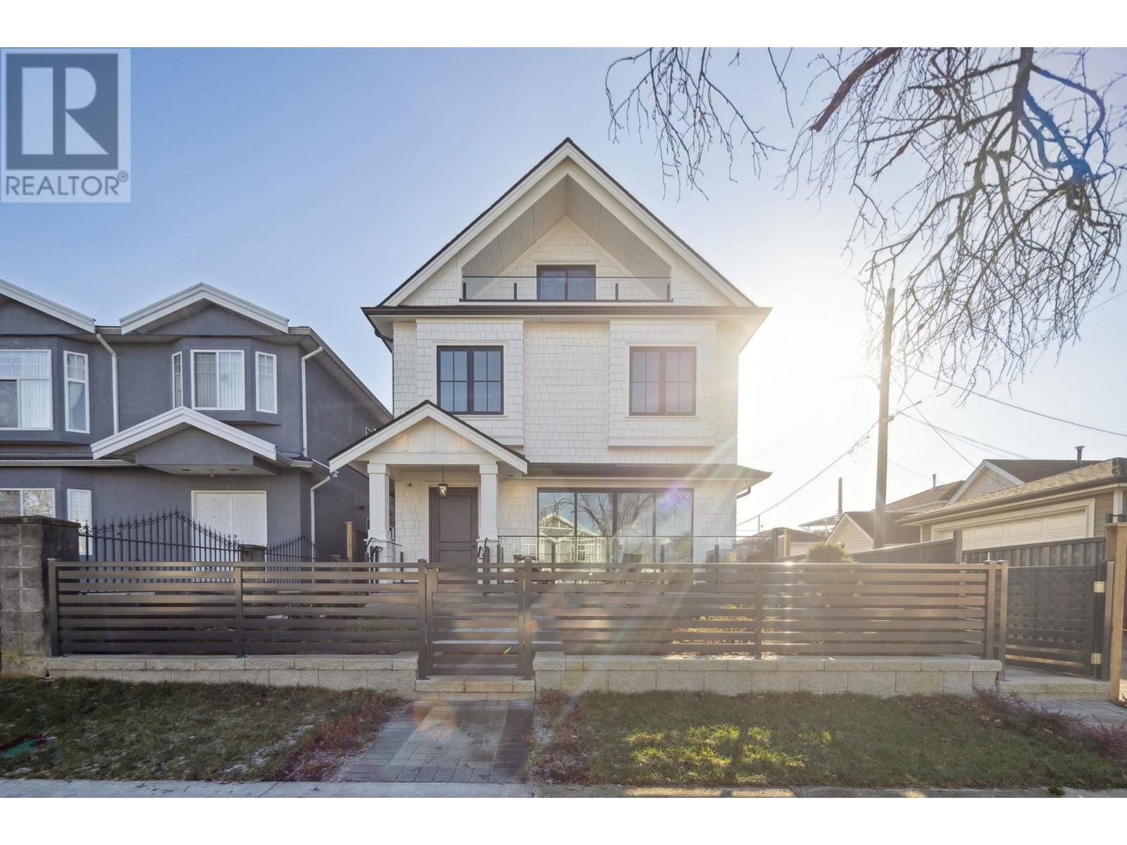 2 2920 Grant Street, Vancouver, British Columbia  V5K 3H5 - Photo 2 - R2982991