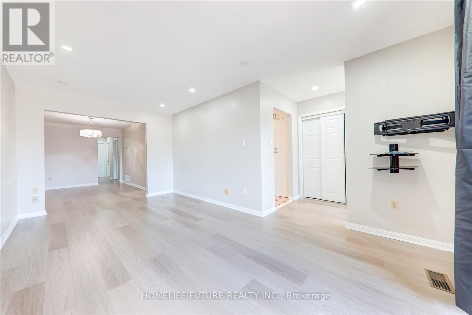 364 Hopewell Avenue, Toronto, Ontario  M6E 2S2 - Photo 6 - W12050061