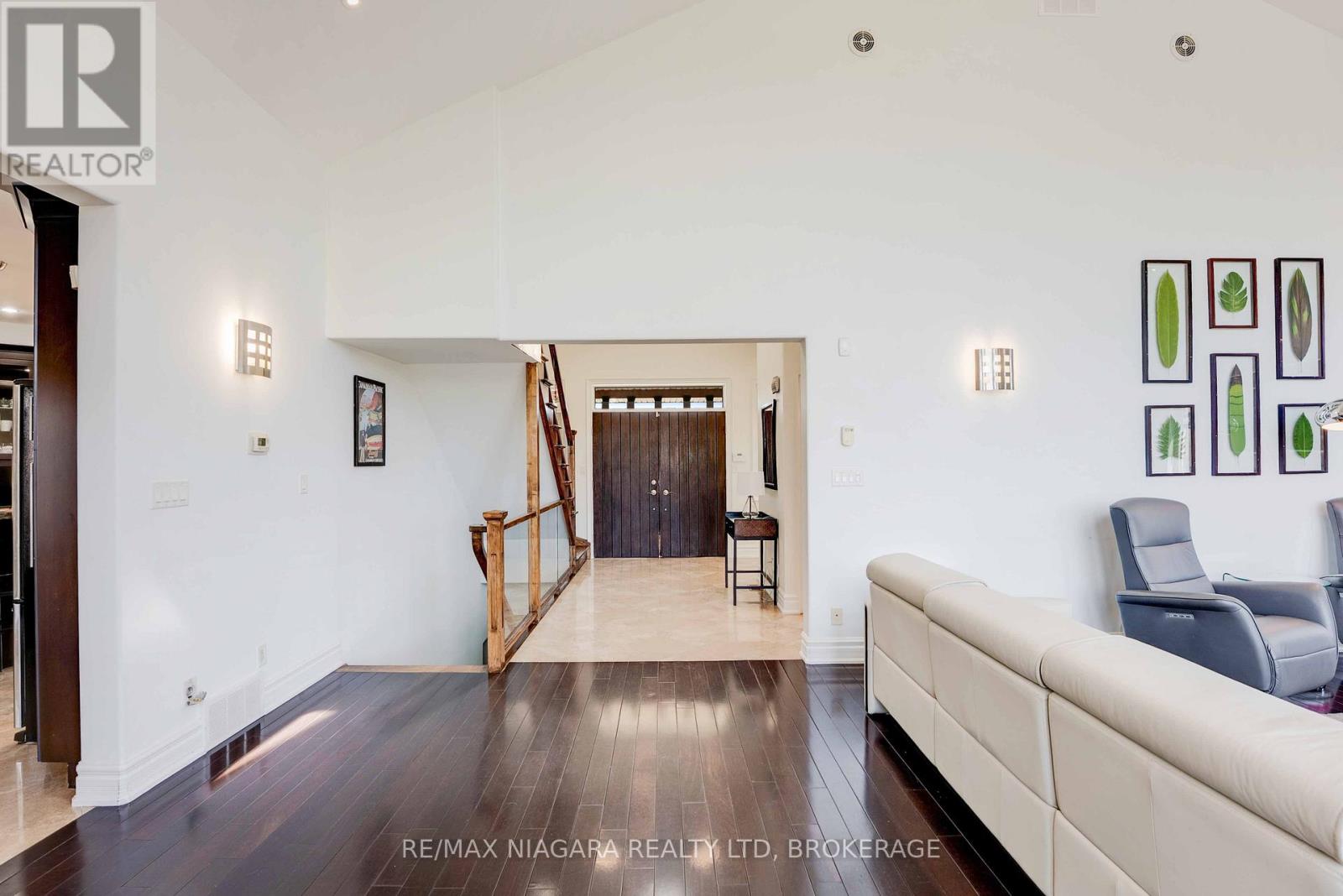 9559 Lincoln Street, Niagara Falls (Schisler), Ontario  L3B 5N7 - Photo 11 - X12050077