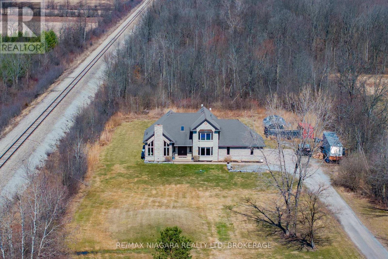 9559 Lincoln Street, Niagara Falls (Schisler), Ontario  L3B 5N7 - Photo 3 - X12050077