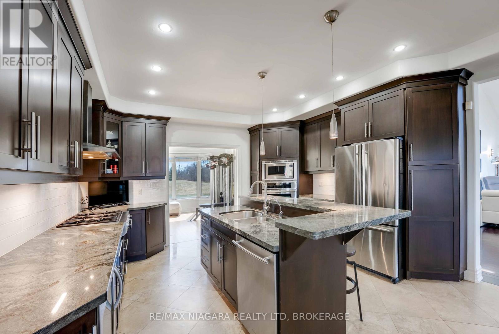 9559 Lincoln Street, Niagara Falls (Schisler), Ontario  L3B 5N7 - Photo 30 - X12050077