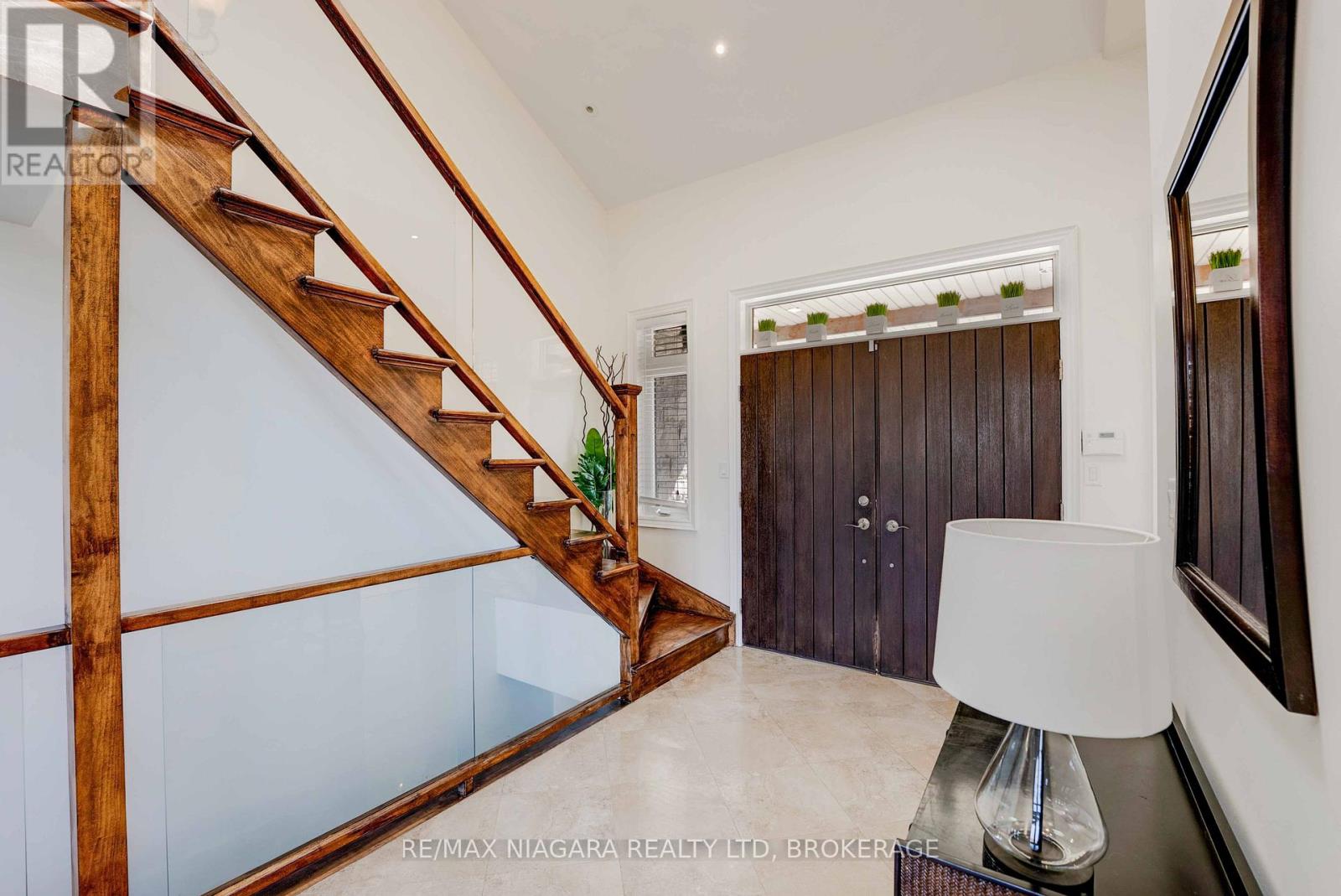 9559 Lincoln Street, Niagara Falls (Schisler), Ontario  L3B 5N7 - Photo 8 - X12050077