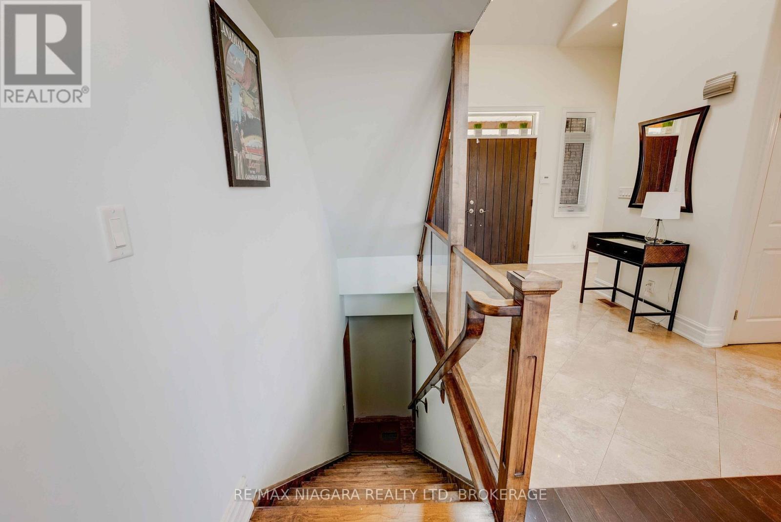 9559 Lincoln Street, Niagara Falls (Schisler), Ontario  L3B 5N7 - Photo 9 - X12050077