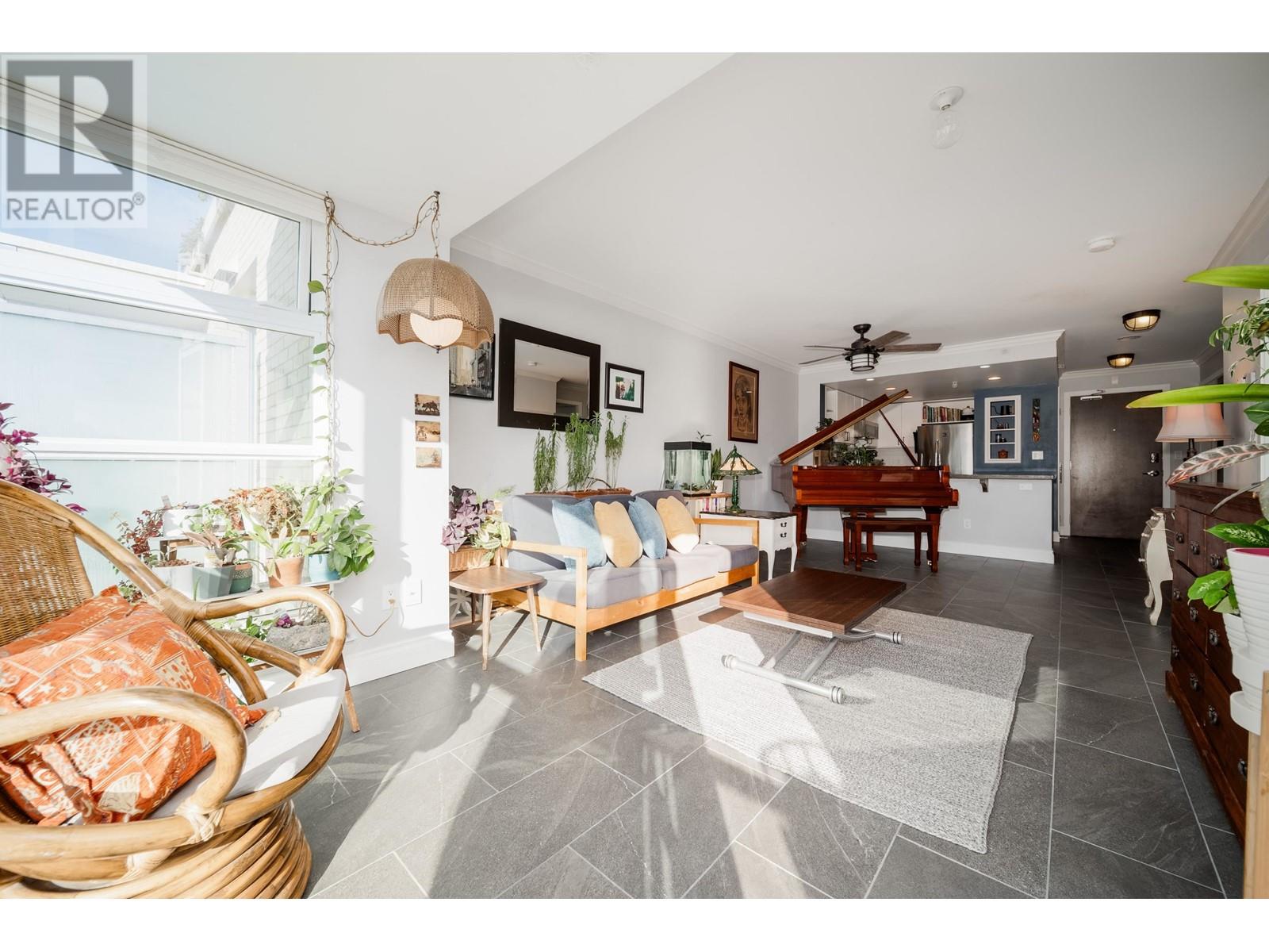 Listing Picture 3 of 33 : 508 125 MILROSS AVENUE, Vancouver / 溫哥華 - 魯藝地產 Yvonne Lu Group - MLS Medallion Club Member