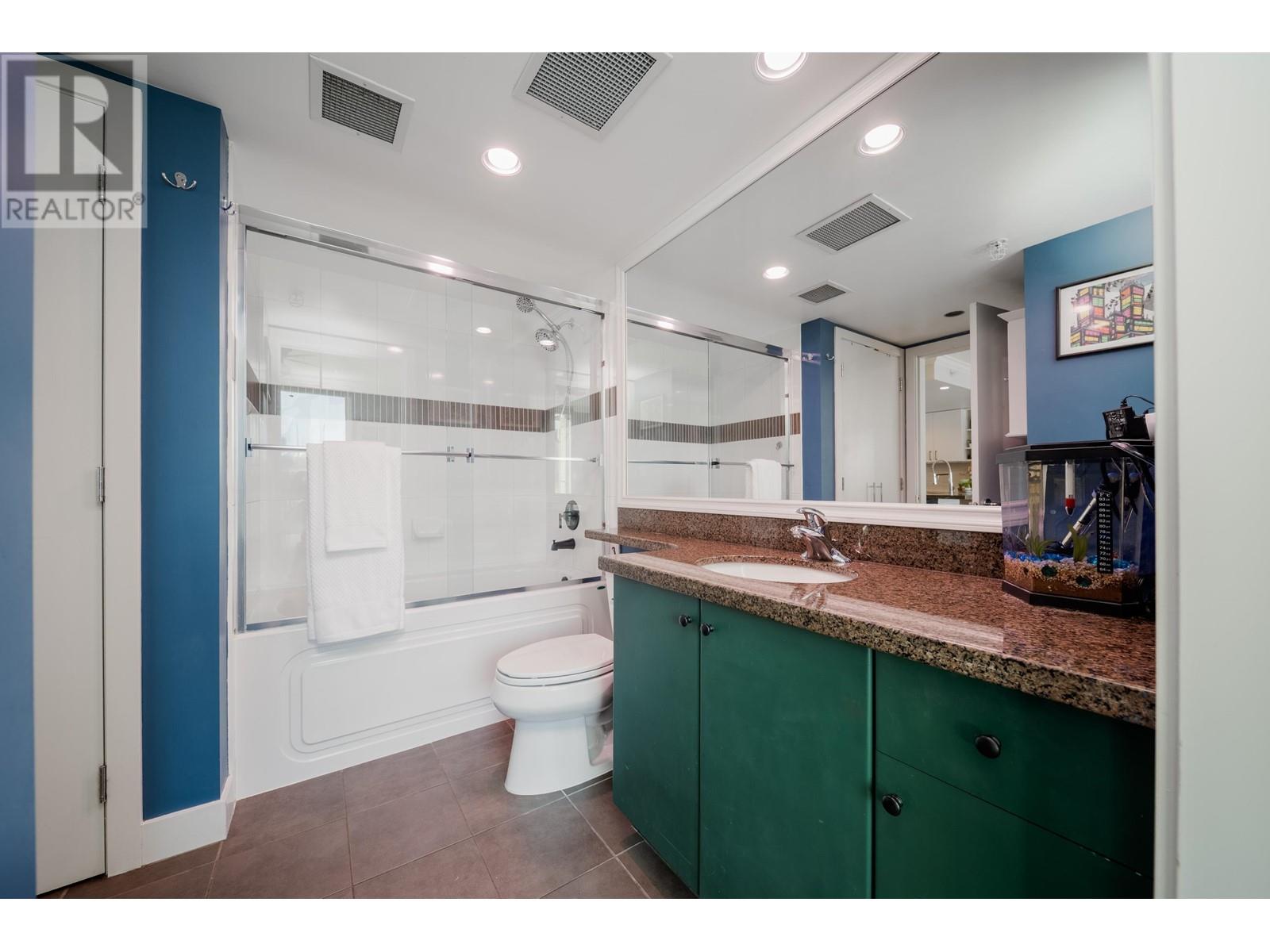 Listing Picture 18 of 33 : 508 125 MILROSS AVENUE, Vancouver / 溫哥華 - 魯藝地產 Yvonne Lu Group - MLS Medallion Club Member