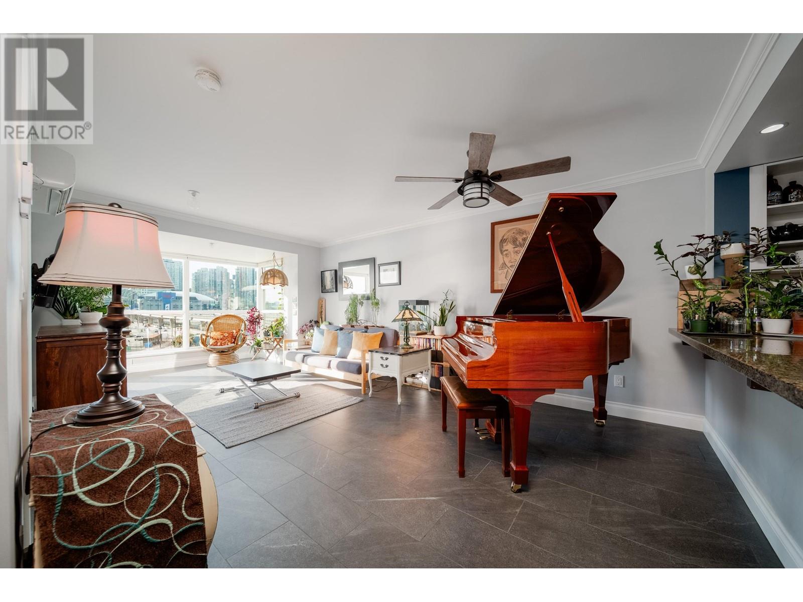 Listing Picture 8 of 33 : 508 125 MILROSS AVENUE, Vancouver / 溫哥華 - 魯藝地產 Yvonne Lu Group - MLS Medallion Club Member