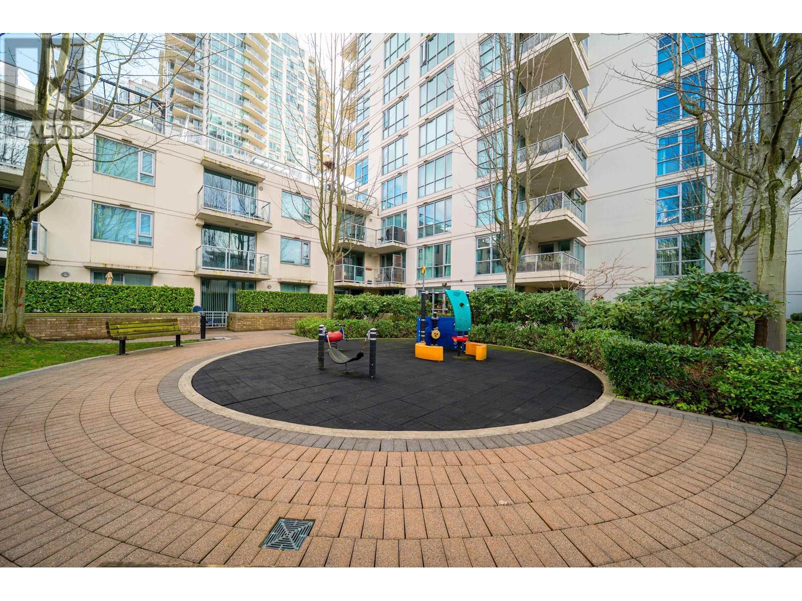 Listing Picture 30 of 33 : 508 125 MILROSS AVENUE, Vancouver / 溫哥華 - 魯藝地產 Yvonne Lu Group - MLS Medallion Club Member