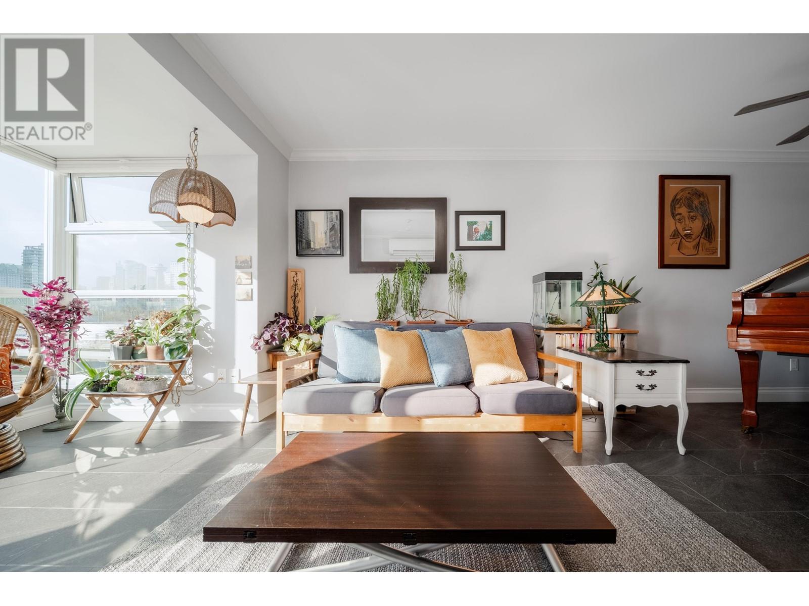 Listing Picture 7 of 33 : 508 125 MILROSS AVENUE, Vancouver / 溫哥華 - 魯藝地產 Yvonne Lu Group - MLS Medallion Club Member