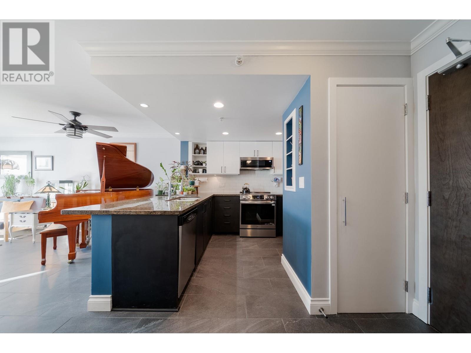 Listing Picture 12 of 33 : 508 125 MILROSS AVENUE, Vancouver / 溫哥華 - 魯藝地產 Yvonne Lu Group - MLS Medallion Club Member