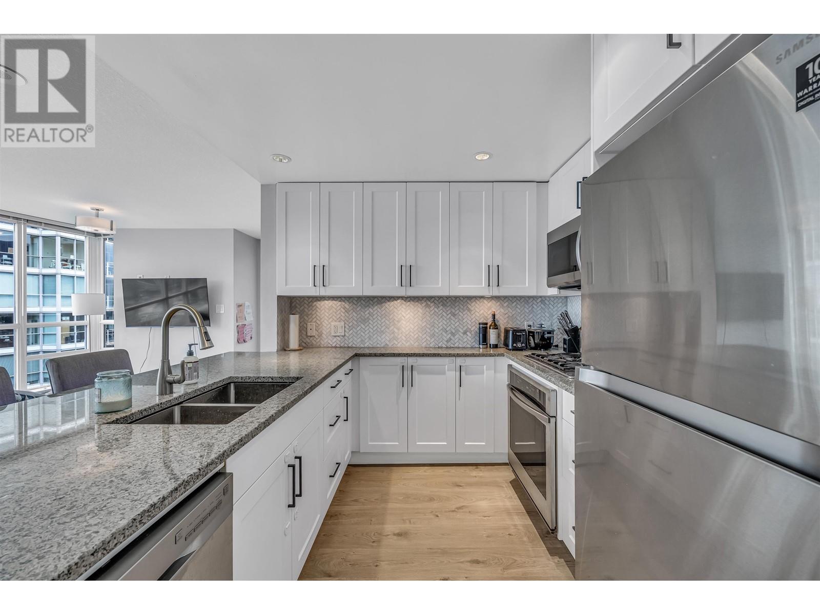 2906 2978 Glen Drive, Coquitlam, British Columbia  V3B 0C3 - Photo 16 - R2982018