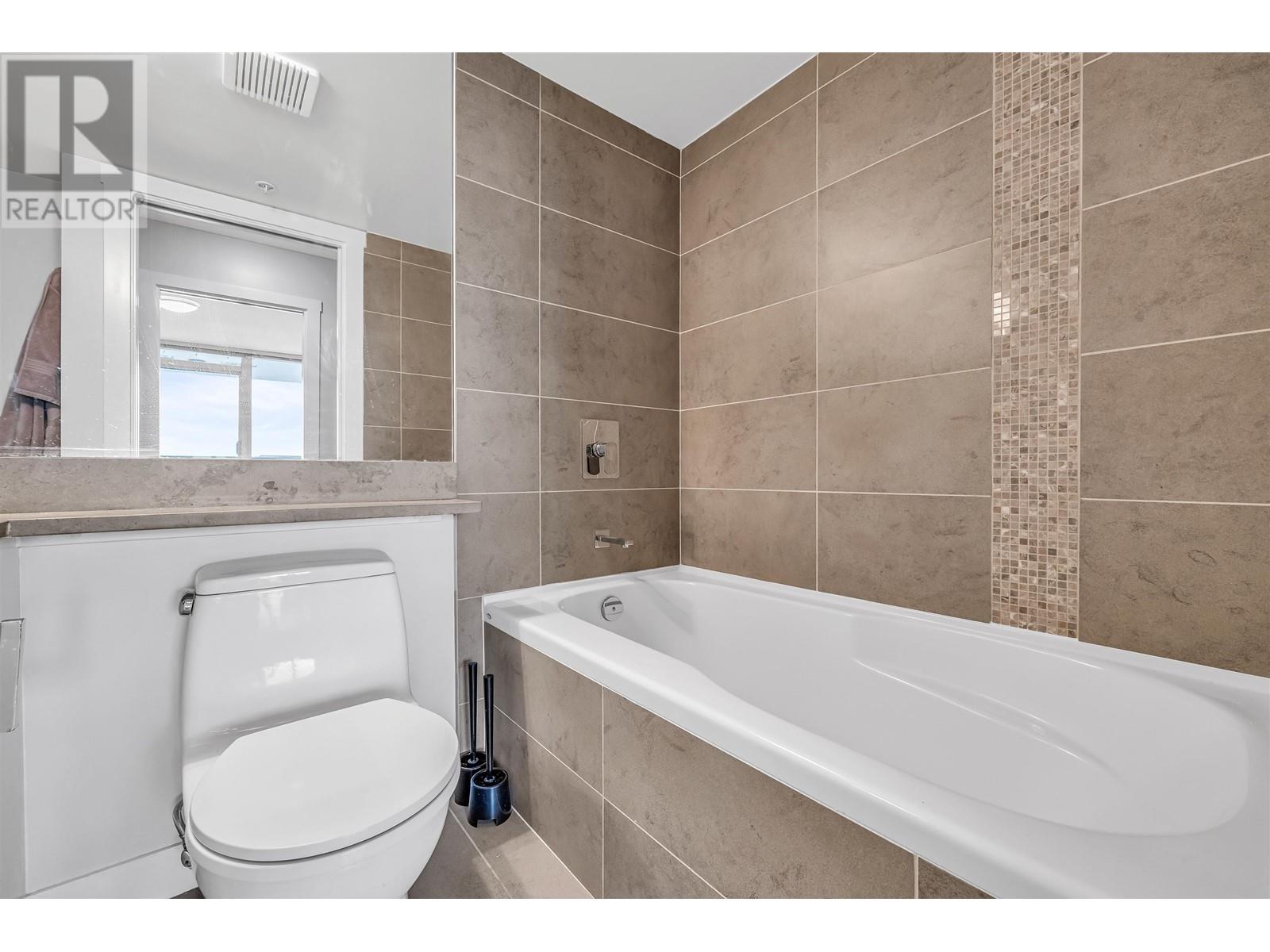 2906 2978 Glen Drive, Coquitlam, British Columbia  V3B 0C3 - Photo 13 - R2982018